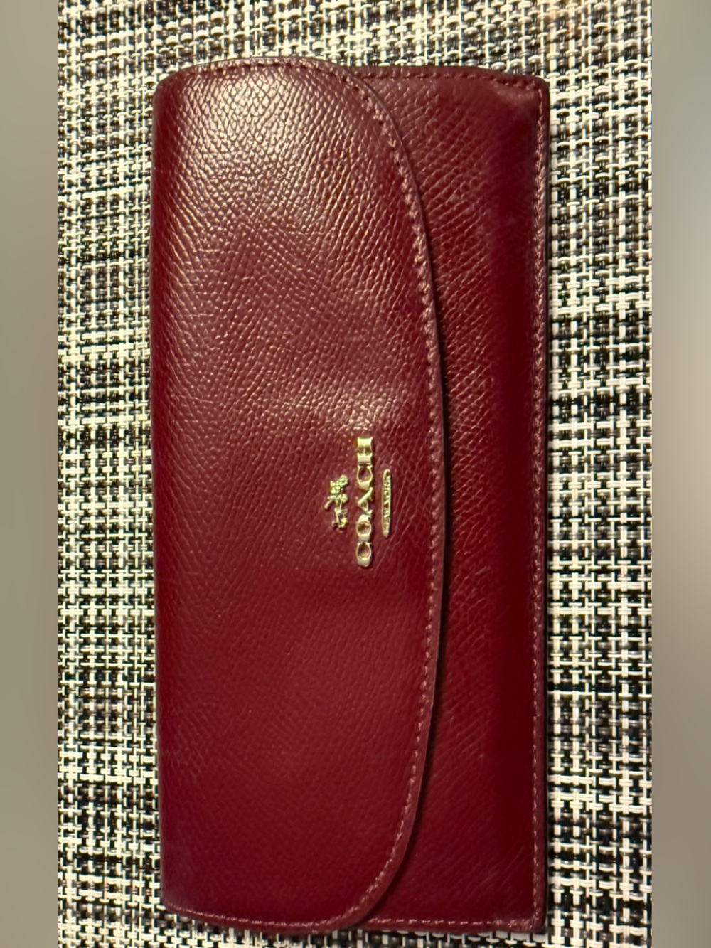 Vintage Y2K Coach burgundy leather wallet featuring rich pebbled leather.